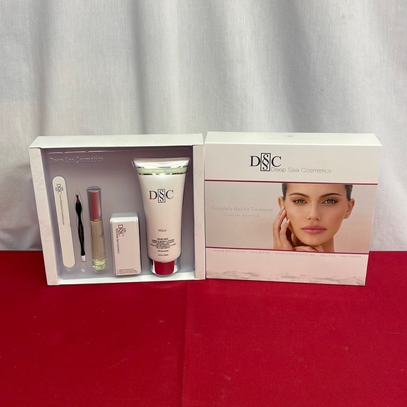D&C Bath & Body Deep Sea Cosmetics Dsc Complete Nail Kit Treatment